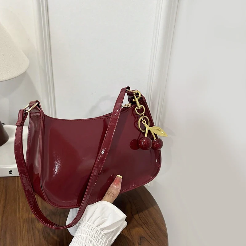 Bolsa de couro pu feminina versátil moda cor sólida cereja pingente bolsa de omb - Imagem 14