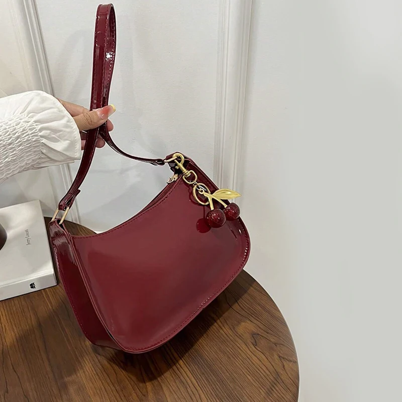Bolsa de couro pu feminina versátil moda cor sólida cereja pingente bolsa de omb - Imagem 13